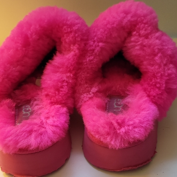 UGG Hot Pink Cozy Slippers Size 7 - Picture 4 of 7